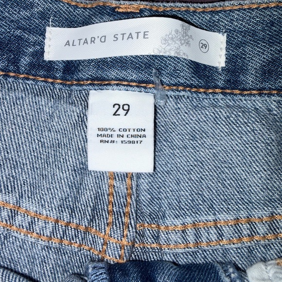 Altar'd State Distressed Straight Leg Jeans - Blue Size 29 NWT - Picture 4 of 7